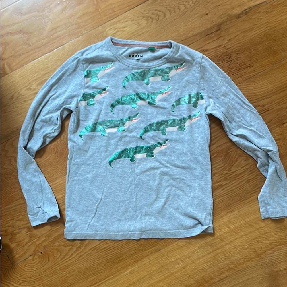 Boden Long Sleeve Tee in Gray and Green